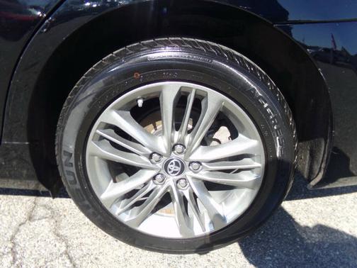 Black 2017 Toyota Camry SE