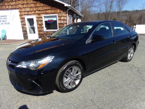 Black 2017 Toyota Camry SE
