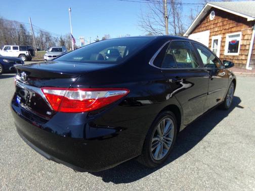 Black 2017 Toyota Camry SE