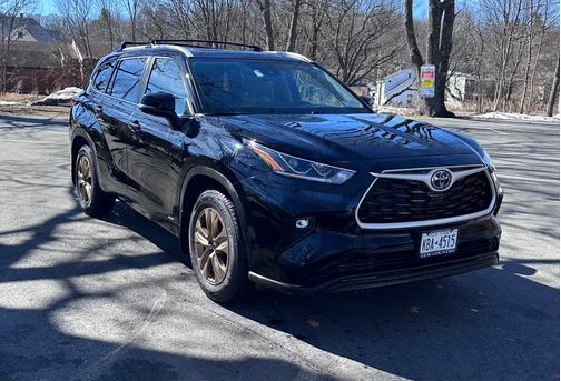 2023 Toyota Highlander Hybrid XLE Bronze