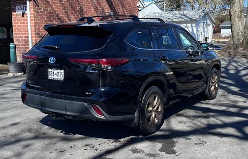 2023 Toyota Highlander Hybrid XLE Bronze
