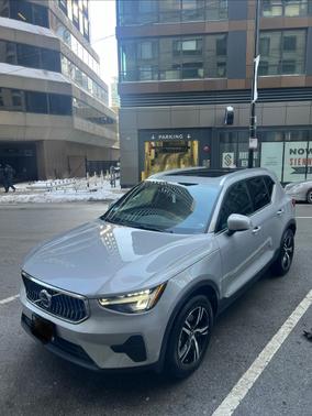 2025 Volvo XC40 B5 Core Bright Theme