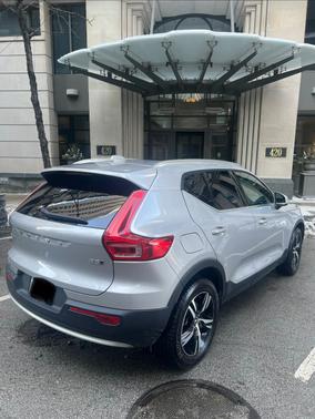 2025 Volvo XC40 B5 Core Bright Theme