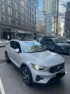 2025 Volvo XC40 B5 Core Bright Theme