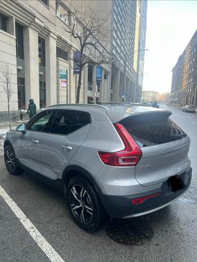 2025 Volvo XC40 B5 Core Bright Theme