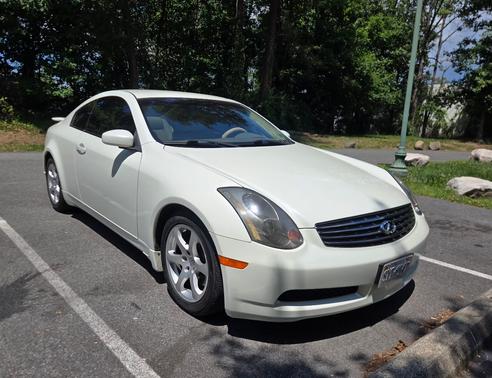 White 2005 INFINITI G35 Base