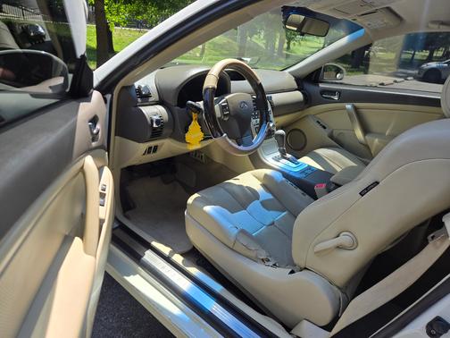 White 2005 INFINITI G35 Base