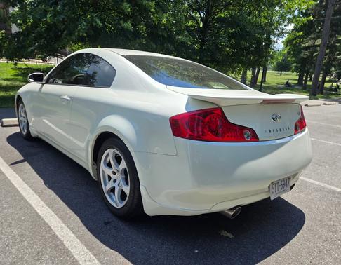 White 2005 INFINITI G35 Base