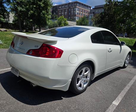 White 2005 INFINITI G35 Base