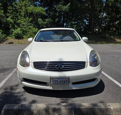 White 2005 INFINITI G35 Base