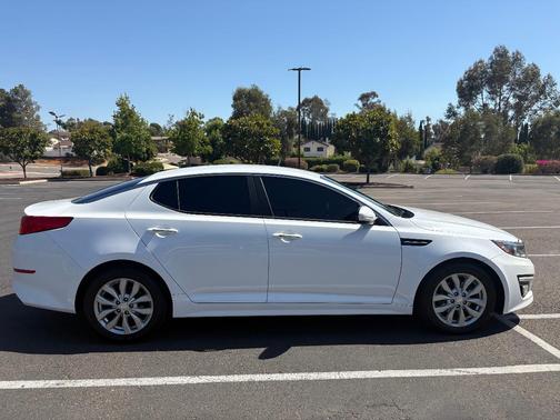 White 2015 Kia Optima EX