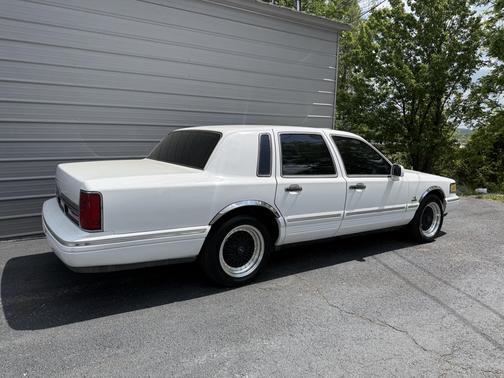 White 1997 Lincoln Town Car Executive
