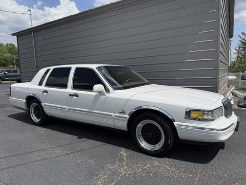 White 1997 Lincoln Town Car Executive