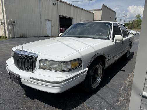 White 1997 Lincoln Town Car Executive