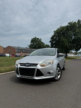 Silver 2012 Ford Focus SE