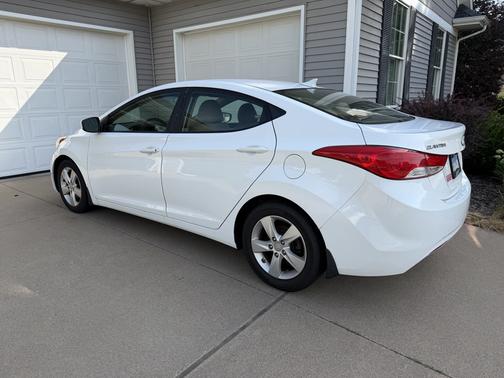 White 2013 Hyundai ELANTRA GLS
