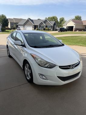 White 2013 Hyundai ELANTRA GLS