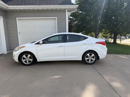 White 2013 Hyundai ELANTRA GLS