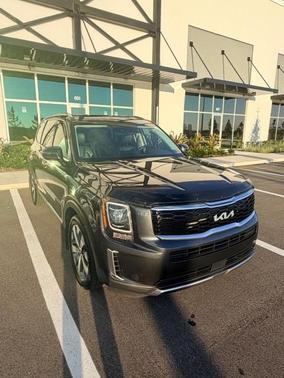 Gray 2022 Kia Telluride S
