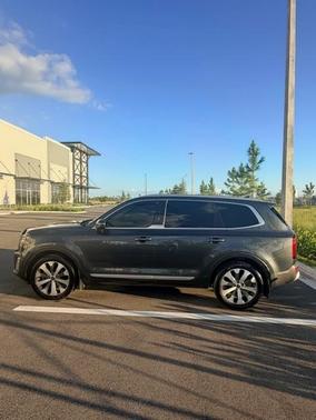 Gray 2022 Kia Telluride S