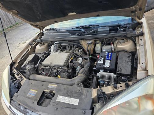 Gold 2004 Chevrolet Malibu LS