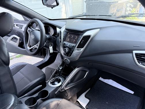 Black 2016 Hyundai Veloster Base