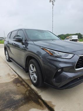 Gray 2020 Toyota Highlander Hybrid LE
