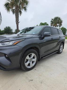 Gray 2020 Toyota Highlander Hybrid LE