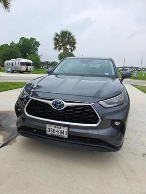Gray 2020 Toyota Highlander Hybrid LE
