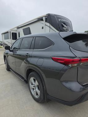 Gray 2020 Toyota Highlander Hybrid LE