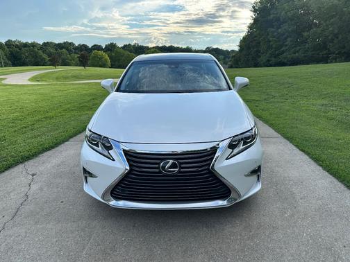 White 2016 Lexus ES 350 Base