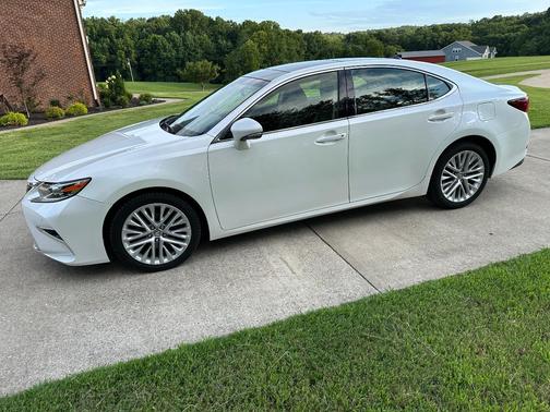 White 2016 Lexus ES 350 Base