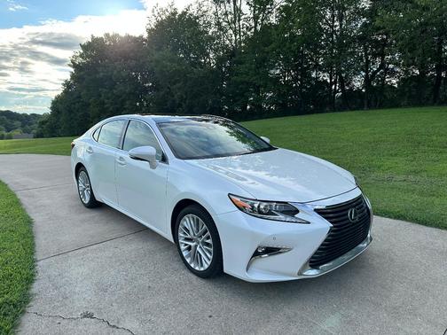 White 2016 Lexus ES 350 Base