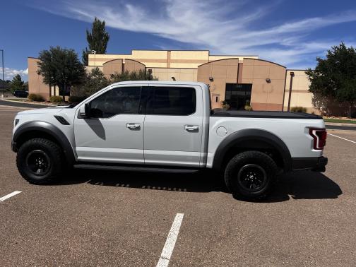 Photo 1 of 13 of 2017 Ford F-150 Raptor