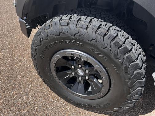 Photo 3 of 13 of 2017 Ford F-150 Raptor