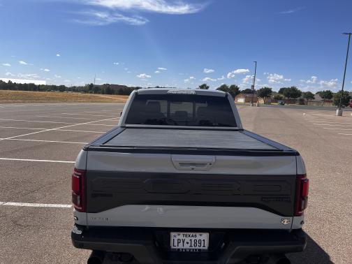 Photo 4 of 13 of 2017 Ford F-150 Raptor