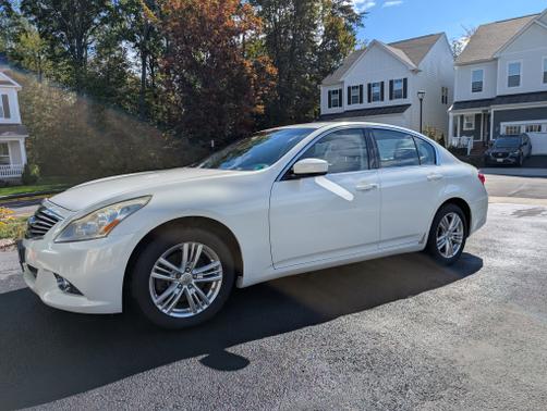 2011 INFINITI G37x Base