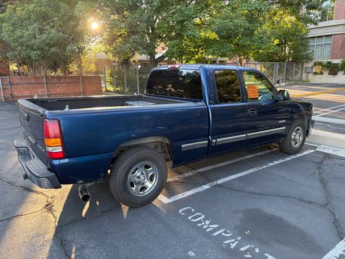 Blue 2002 Chevrolet Silverado 1500 LS Extended Cab