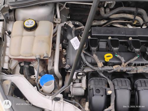 Gray 2012 Ford Focus SE