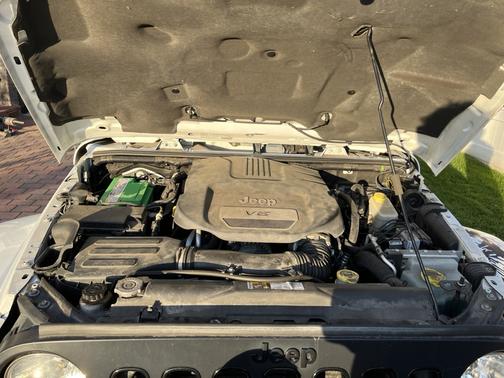 2014 Jeep Wrangler Unlimited Altitude