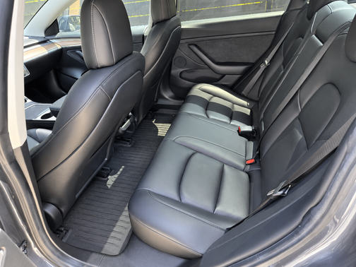 Gray 2022 Tesla Model 3 Long Range