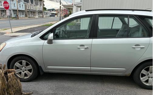 Silver 2007 Kia Rondo LX
