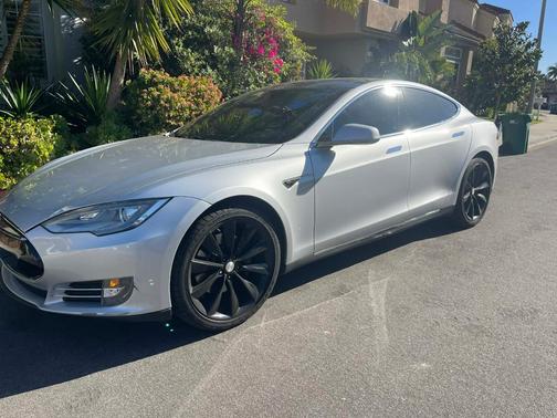 2013 Tesla Model S Performance