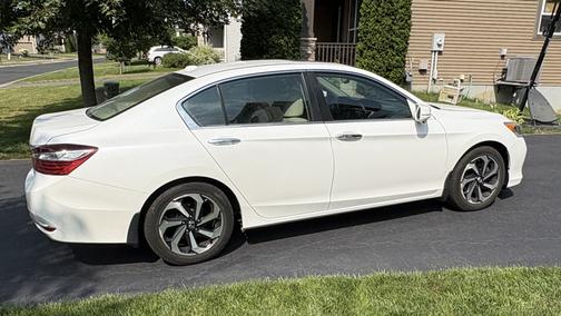White 2017 Honda Accord EX-L
