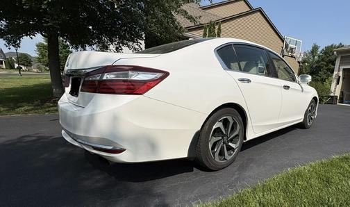 White 2017 Honda Accord EX-L