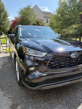 Black 2023 Toyota Highlander Hybrid Platinum