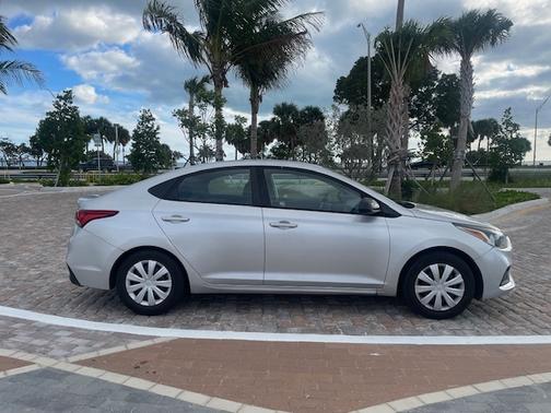 2019 Hyundai Accent SE