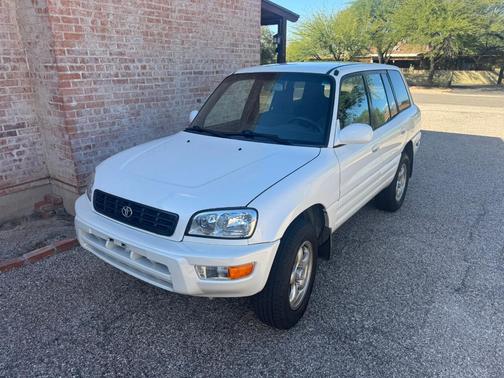 White 2000 Toyota RAV4 4WD