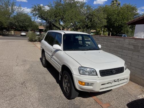 White 2000 Toyota RAV4 4WD
