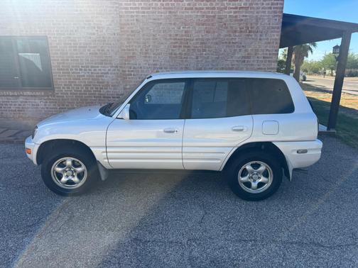 White 2000 Toyota RAV4 4WD